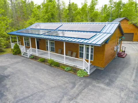 5514 N Bay Ct, Presque Isle, MI 49777