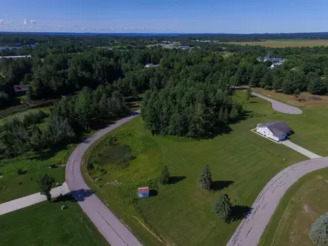 13 Rvers Ridge Ct, Cheboygan, MI 49721