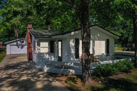 213 Devonshire Dr, Prudenville, MI 48651