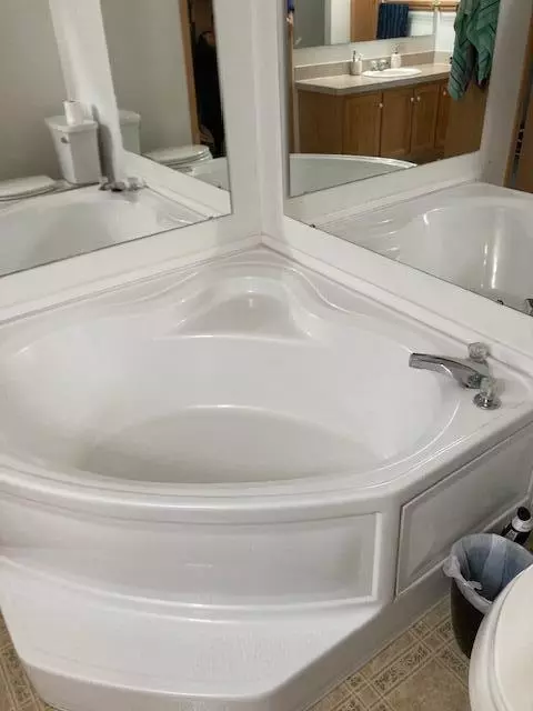 Bath - 2966 Mitchell Dr, Cheboygan, MI 49721 photo 2 of 3
