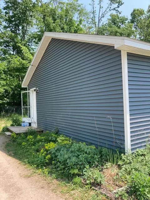 Exterior - 2966 Mitchell Dr, Cheboygan, MI 49721 photo 4 of 7