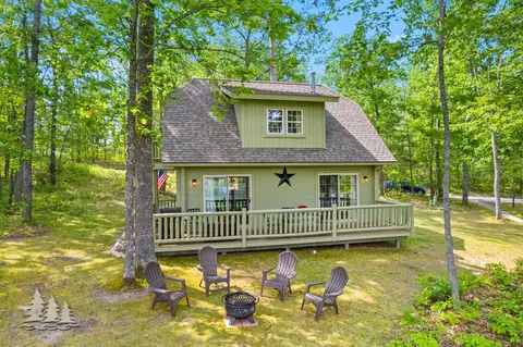 824 Golf Cottage Dr, Lewiston, MI 49756