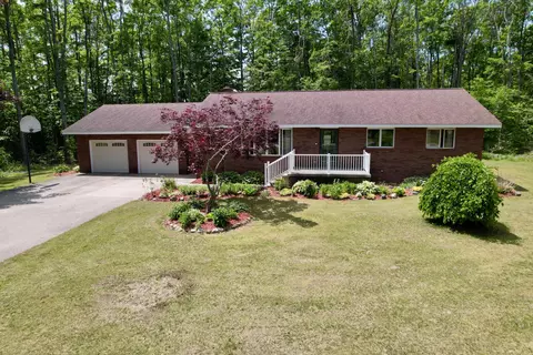 7823 Galbraith Rd, Cheboygan, MI 49721