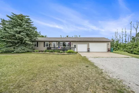 899 S Summitview Dr, Gaylord, MI 49735