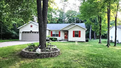 1092 Goldenrod Dr, Houghton Lake, MI 48629