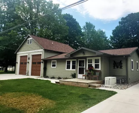 139 Mary Rd, Houghton Lake, MI 48629