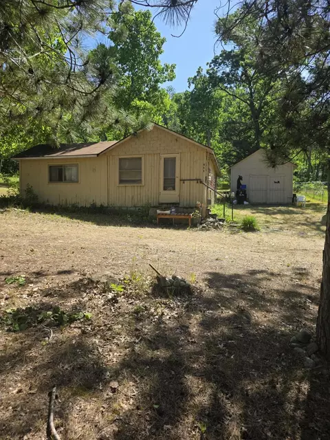 511 Eola Rd, Harrison, MI 48625