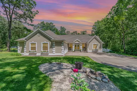 118 Frisco Dr, Houghton Lake, MI 48629