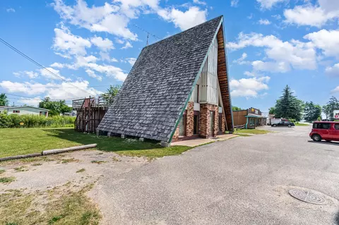 8874 W Houghton Lake Dr, Houghton Lake, MI 48629