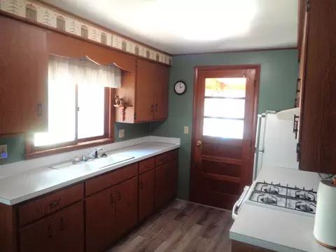 Kitchen - 205 Jackson Blvd, Roscommon, MI 48653 photo 2 of 3