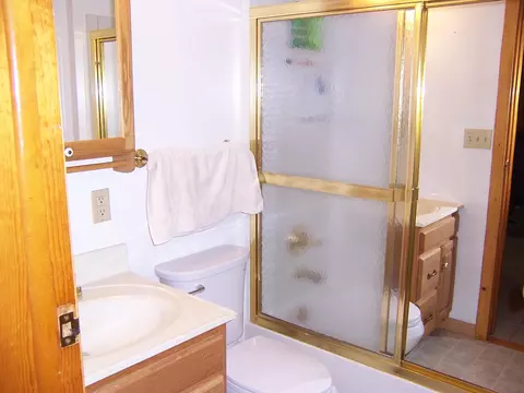 Bath - 409 Marvin Rd, Roscommon, MI 48653 photo 1 of 2