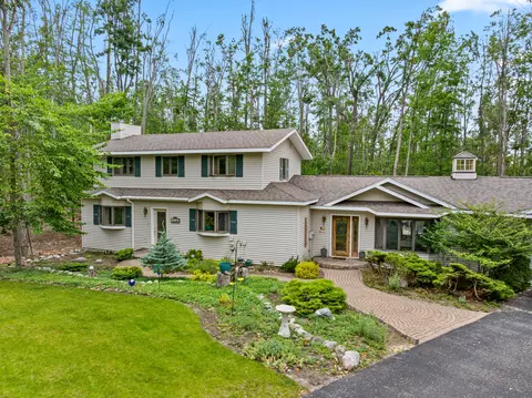 982 Shaggy Bark Ct, Gaylord, MI 49735