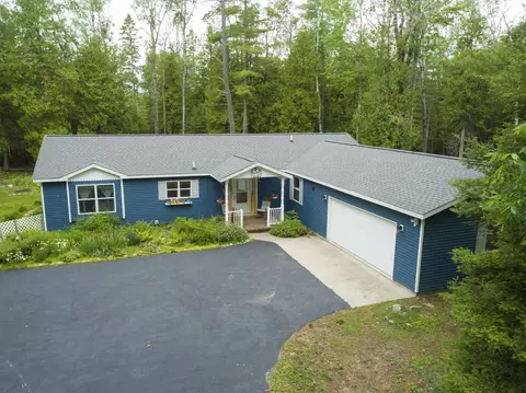 7120 Belfair Dr, Presque Isle, MI 49777