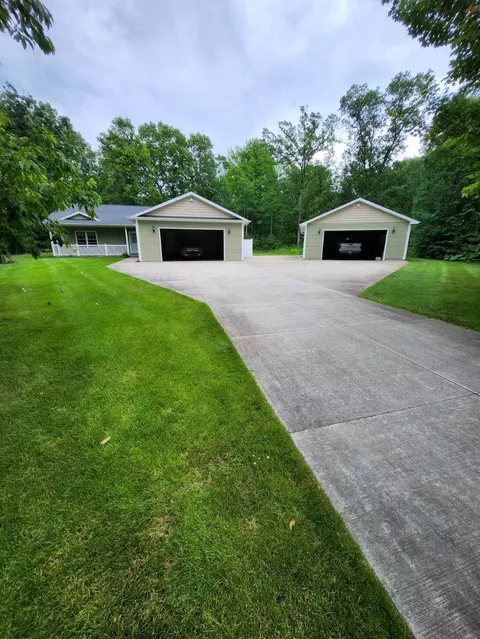 141 Hidden Hills Rd, Houghton Lake, MI 48629