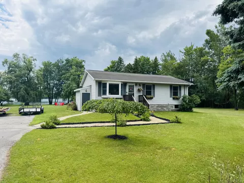 1712 Lakeview Dr, Alpena, MI 49707