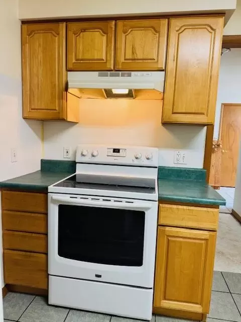 Kitchen - 1785 Springwood Dr, Harrison, MI 48625 photo 2 of 3