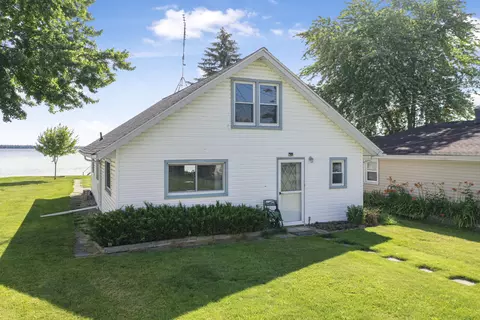 12328 W Shore Dr, Houghton Lake, MI 48629