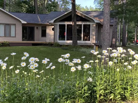6578 St Andrews Dr, Gaylord, MI 49735