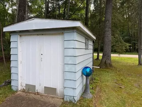 Exterior - 119 Ethel Dr, Roscommon, MI 48653 photo 4 of 9