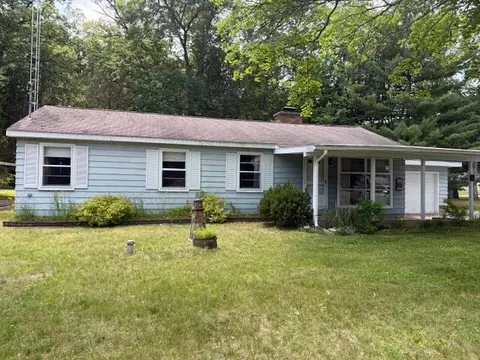 Exterior - 119 Ethel Dr, Roscommon, MI 48653 photo 5 of 9