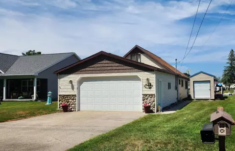 458 Ottawa Ln, Prudenville, MI 48651
