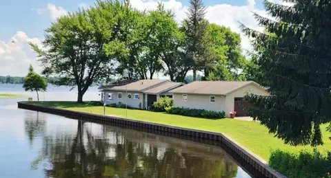 428 Iroquois Ave, Prudenville, MI 48651