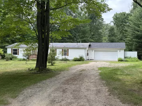 550 Goldenrod Dr, Houghton Lake, MI 48629