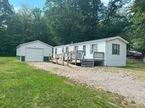 126 Westview Dr, Houghton Lake, MI 48629