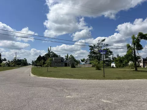 415 N Illinois Ave, Gaylord, MI 49735