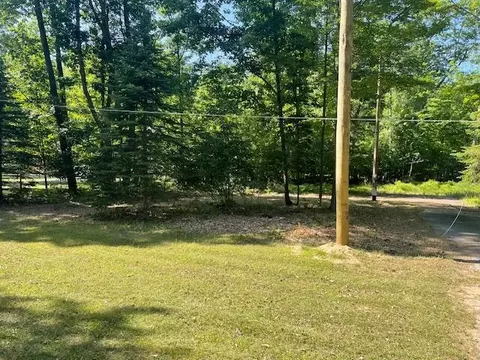 143 Bourbon St, Roscommon, MI 48653 photo 3