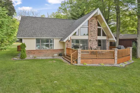 250 Driftwood Cir, Prudenville, MI 48651