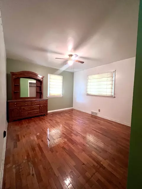 Bedroom - 1003 Ada St, Owosso, MI 48867 photo 4 of 4