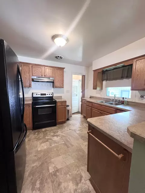 Kitchen - 1003 Ada St, Owosso, MI 48867 photo 2 of 2