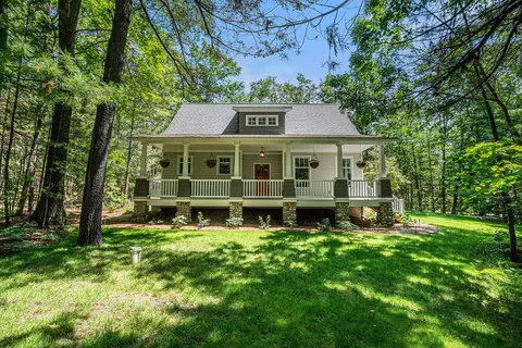 6986 Chippewa Trl, Indian River, MI 49749