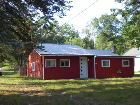 557 Davis St, Lake, MI 48632