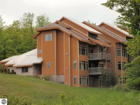 2280 S Troon S, Bellaire, MI 49615
