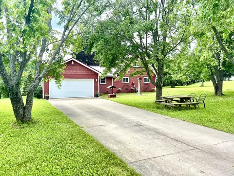 5969 Bayou Dr, Cheboygan, MI 49721