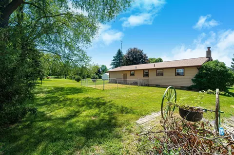 Exterior - 2191 Grand River Rd, Bancroft, MI 48414 photo 6 of 11