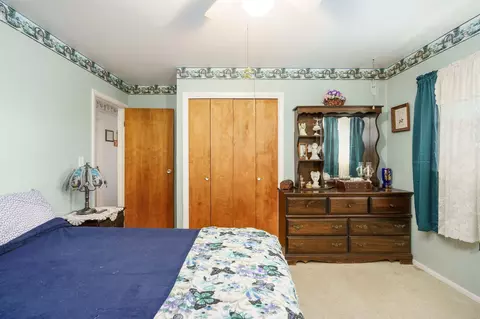 Bedroom - 2191 Grand River Rd, Bancroft, MI 48414 photo 3 of 5