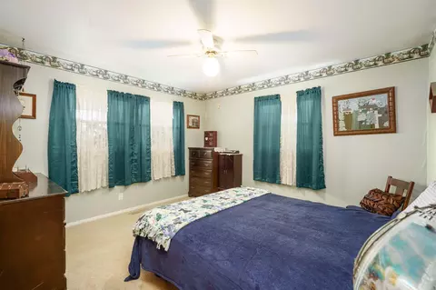 Bedroom - 2191 Grand River Rd, Bancroft, MI 48414 photo 2 of 5