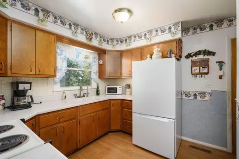 Kitchen - 2191 Grand River Rd, Bancroft, MI 48414 photo 1 of 5