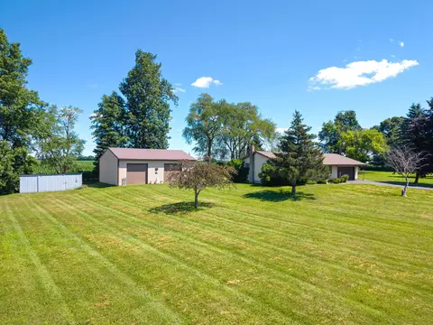 Exterior - 2191 Grand River Rd, Bancroft, MI 48414 photo 2 of 11
