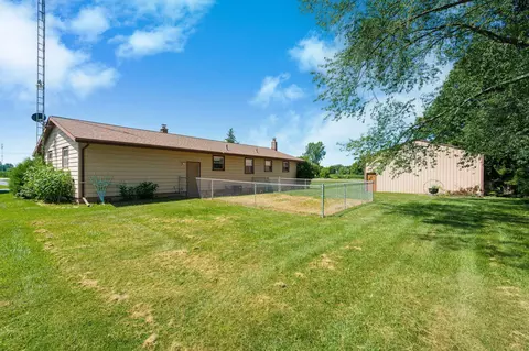 Exterior - 2191 Grand River Rd, Bancroft, MI 48414 photo 5 of 11
