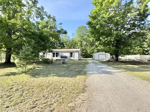 9942 Wayland Dr, Frederic, MI 49733
