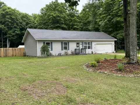 1335 Beacon Square Ln, Gaylord, MI 49735