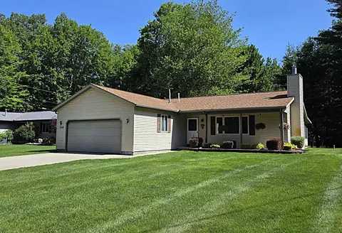 1110 Springwood Dr, Prudenville, MI 48651