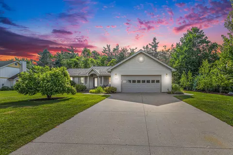7524 Evergreen Ridge Dr, Harbor Springs, MI 49740