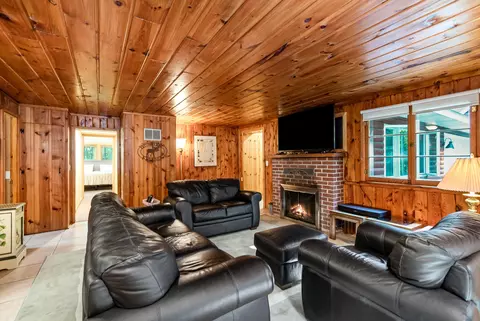 Living - 141 Juniper St, Roscommon, MI 48653 photo 1 of 2