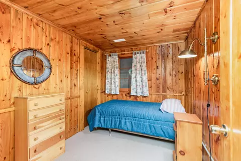 Bedroom - 141 Juniper St, Roscommon, MI 48653 photo 4 of 5