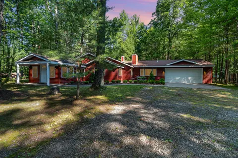 141 Juniper St, Roscommon, MI 48653